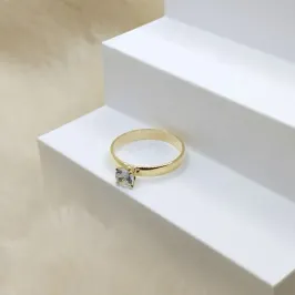 Anel Solitário com Zircônia Cristal
