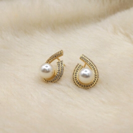 Brinco Gota Cravejado e com Perola