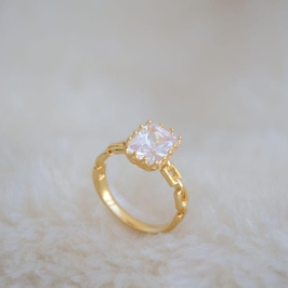 Anel Cadeadinho Zirconia Quadrada