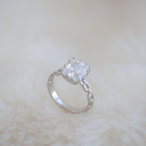Anel Cadeadinho Zirconia Quadrada