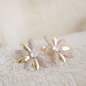 Brinco Flor Petala Lisa/Microzirconia