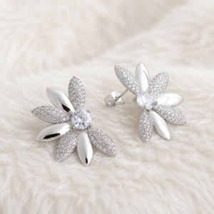 Brinco Flor Petala Lisa/Microzirconia
