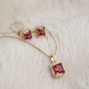 Conjunto Quadrado Vermelho Microzirconia Bordas