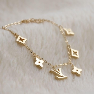 Pulseira Inspiração Pingentes Trevo LV