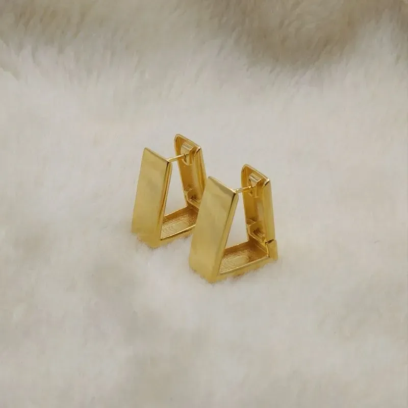 Brinco Argola Click Triângulo Liso