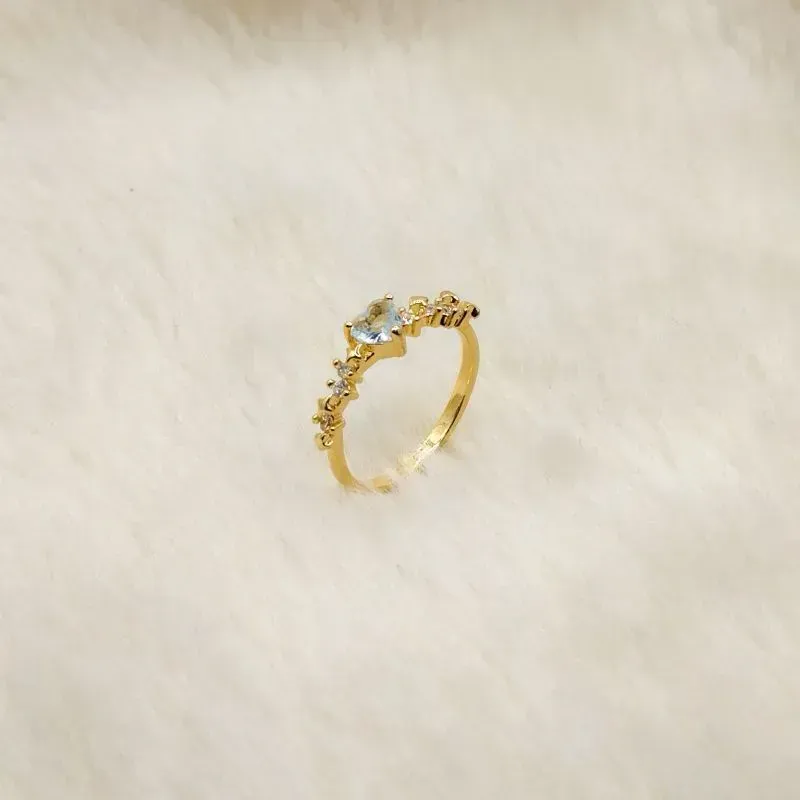 Anel Aro com Zircônia Cristal e Coração Azul Claro