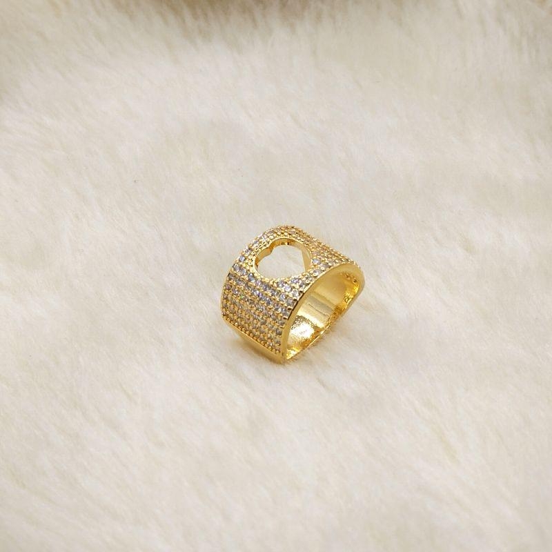 Anel Aro em Zircônias Cristais com Coração Vazado