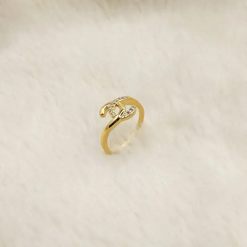 Anel Curvas Liso/Zircônia em Cristal