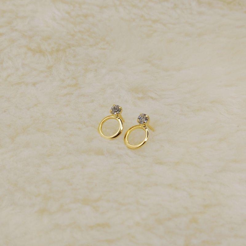 Brinco Ponto de Luz Cristal com Pingente Circular Vazado