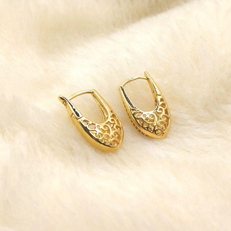 Brinco Argola Click em Gota com detalhes Vazados