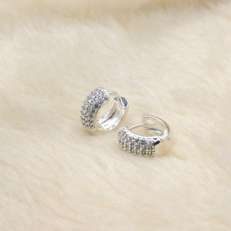 Brinco Argolinha Click Com 4 Fileiras Cravejado Cristal P