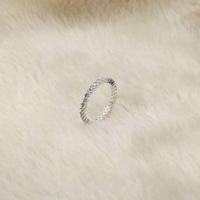 Anel Meia Aliança Fina em Zircônias Cristal