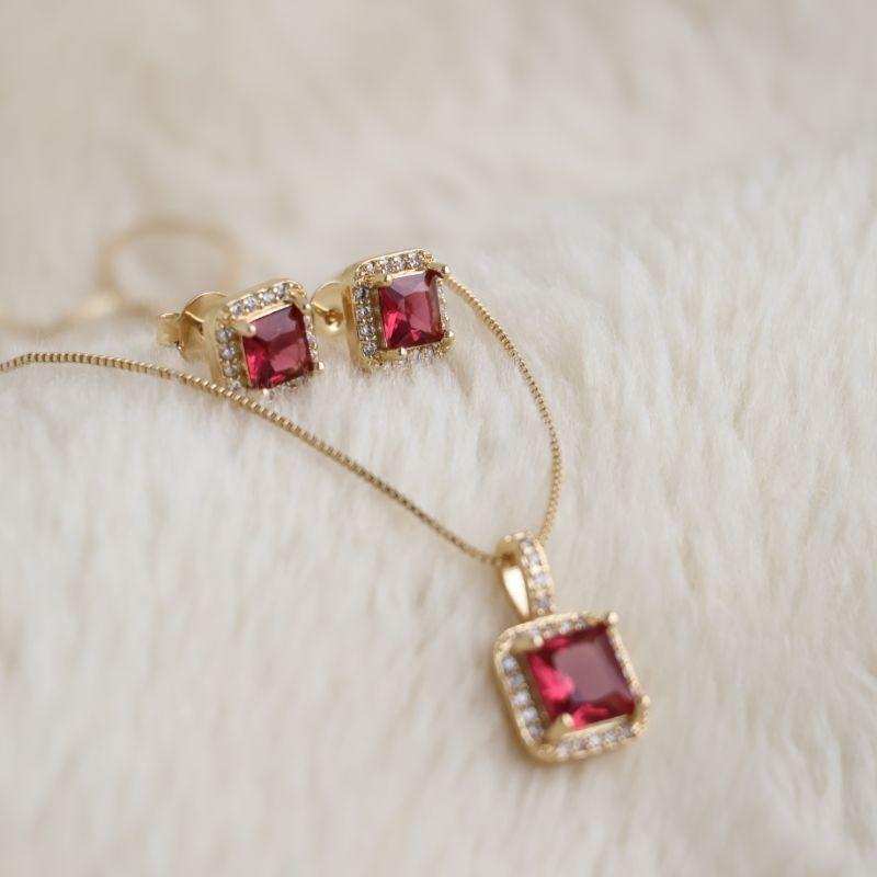 Conjunto Quadrado Vermelho Microzirconia Bordas
