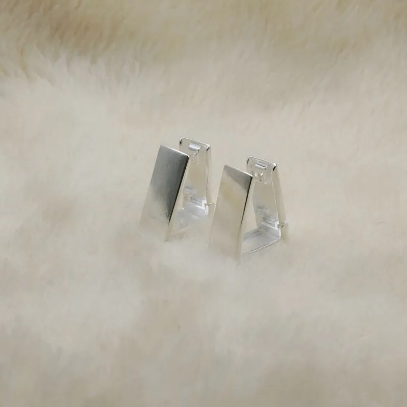 Brinco Argola Click Triângulo Liso