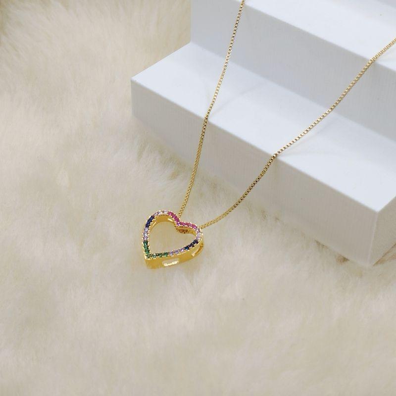 Colar Veneziana com Pingente Coração Vazado e em Zircônia Colorido