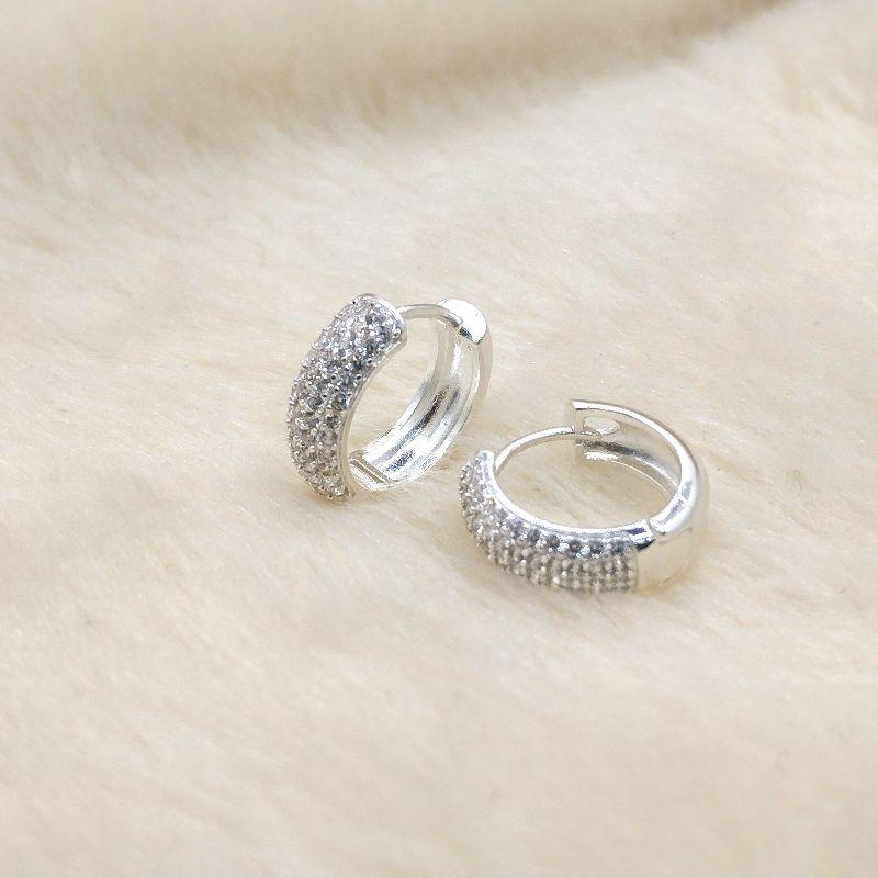 Brinco Argolinha Click Com 4 Fileiras Cravejado Cristal M