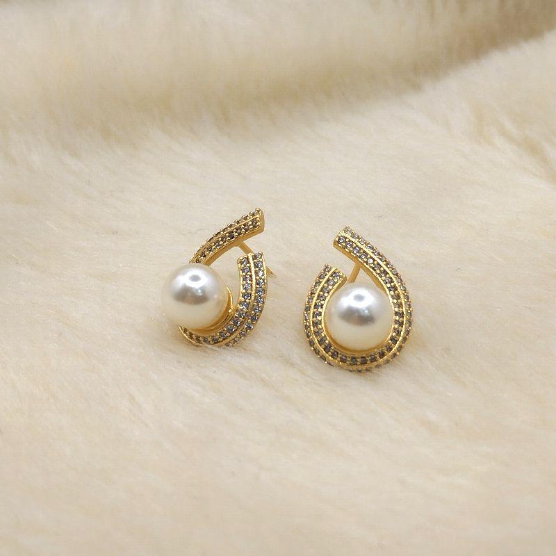 Brinco Gota Cravejado e com Perola