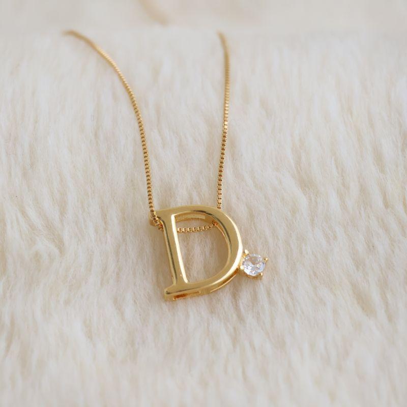 Colar Letra D Com Ponto Zirconia