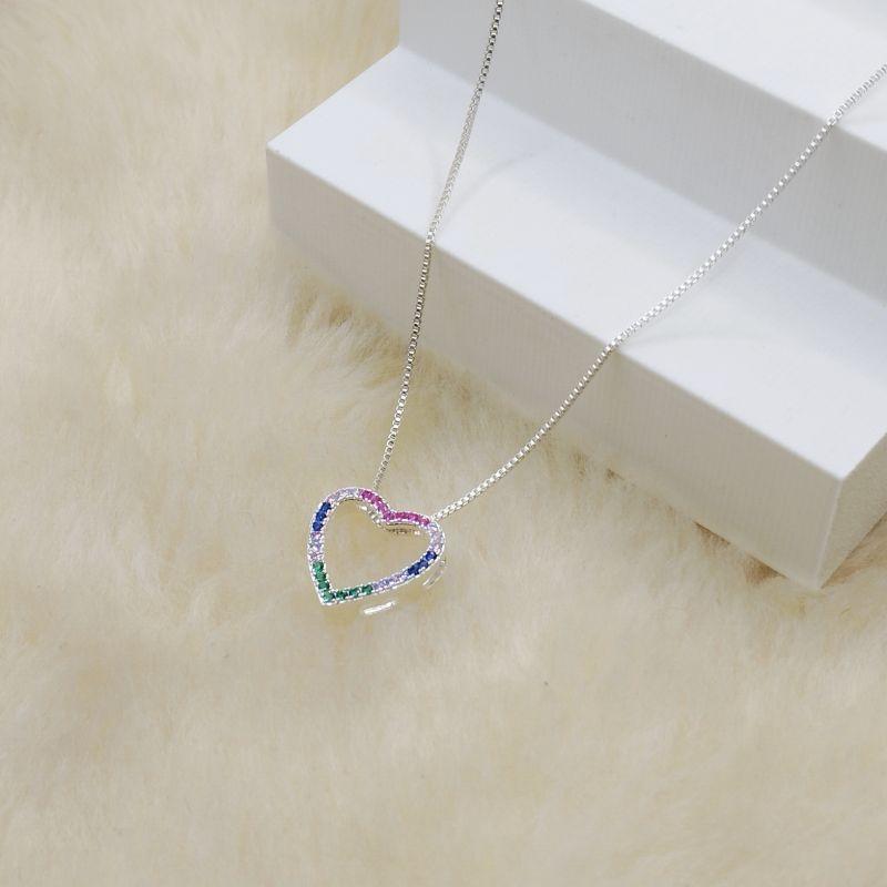 Colar Veneziana com Pingente Coração Vazado e em Zircônia Colorido